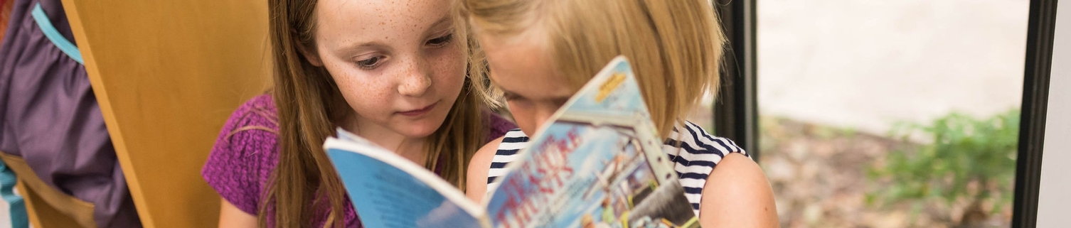 El girls reading