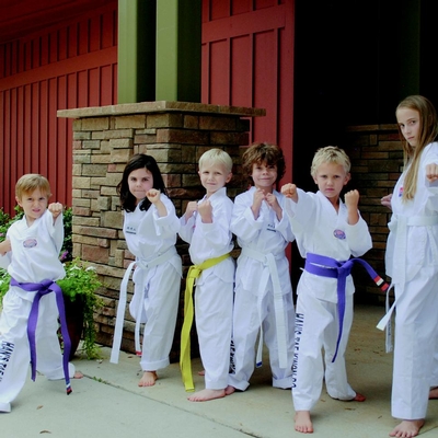 students in tae kwon do uniforms